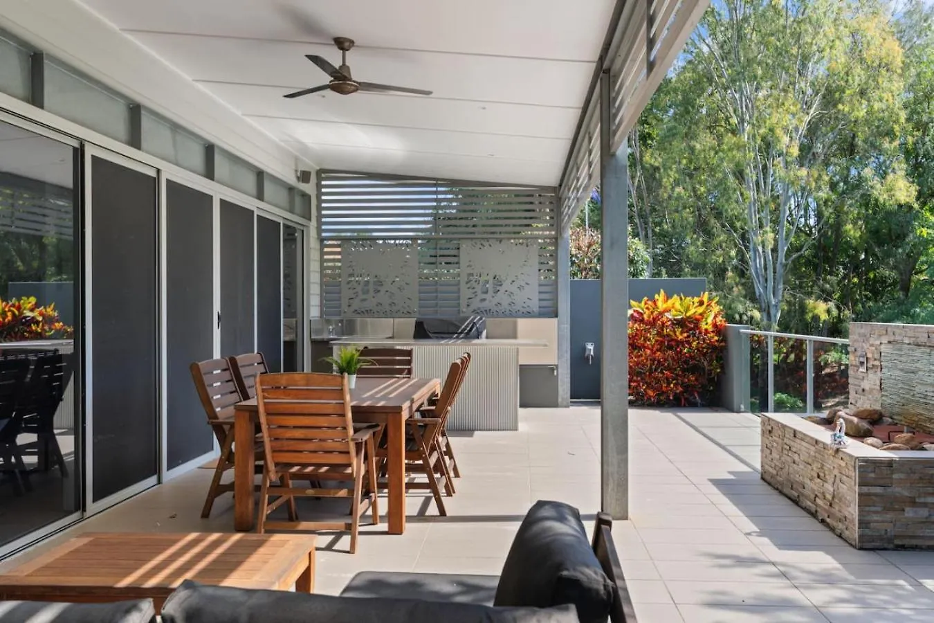 Stylish 4Br Home With Bbq And Media Room In Mt Ommaney Mount Ommaney 0*,  Australien