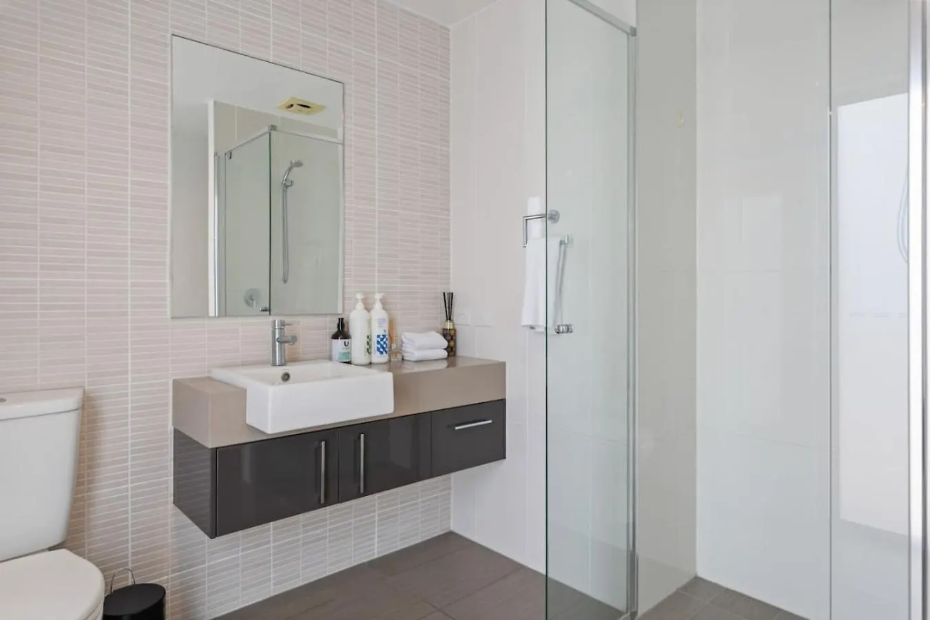 Stylish 4Br Home With Bbq And Media Room In Mt Ommaney Mount Ommaney Australien