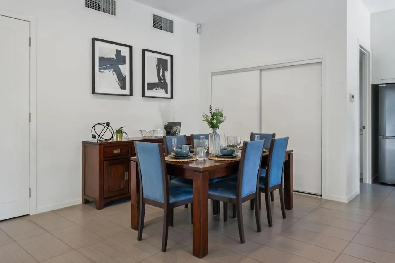 Stylish 4Br Home With Bbq And Media Room In Mt Ommaney Mount Ommaney 0*,  Australien
