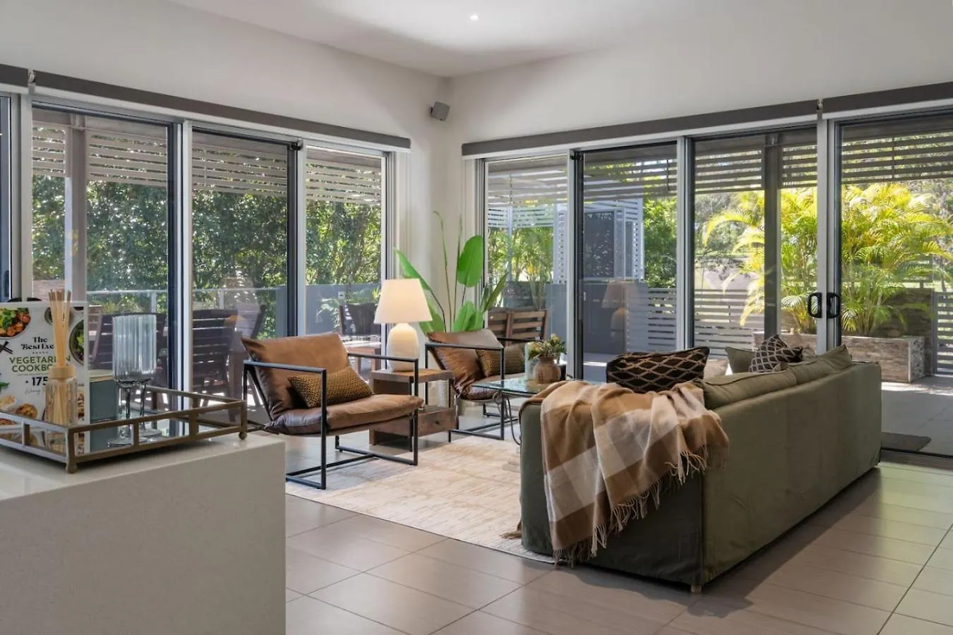 Stylish 4Br Home With Bbq And Media Room In Mt Ommaney Mount Ommaney