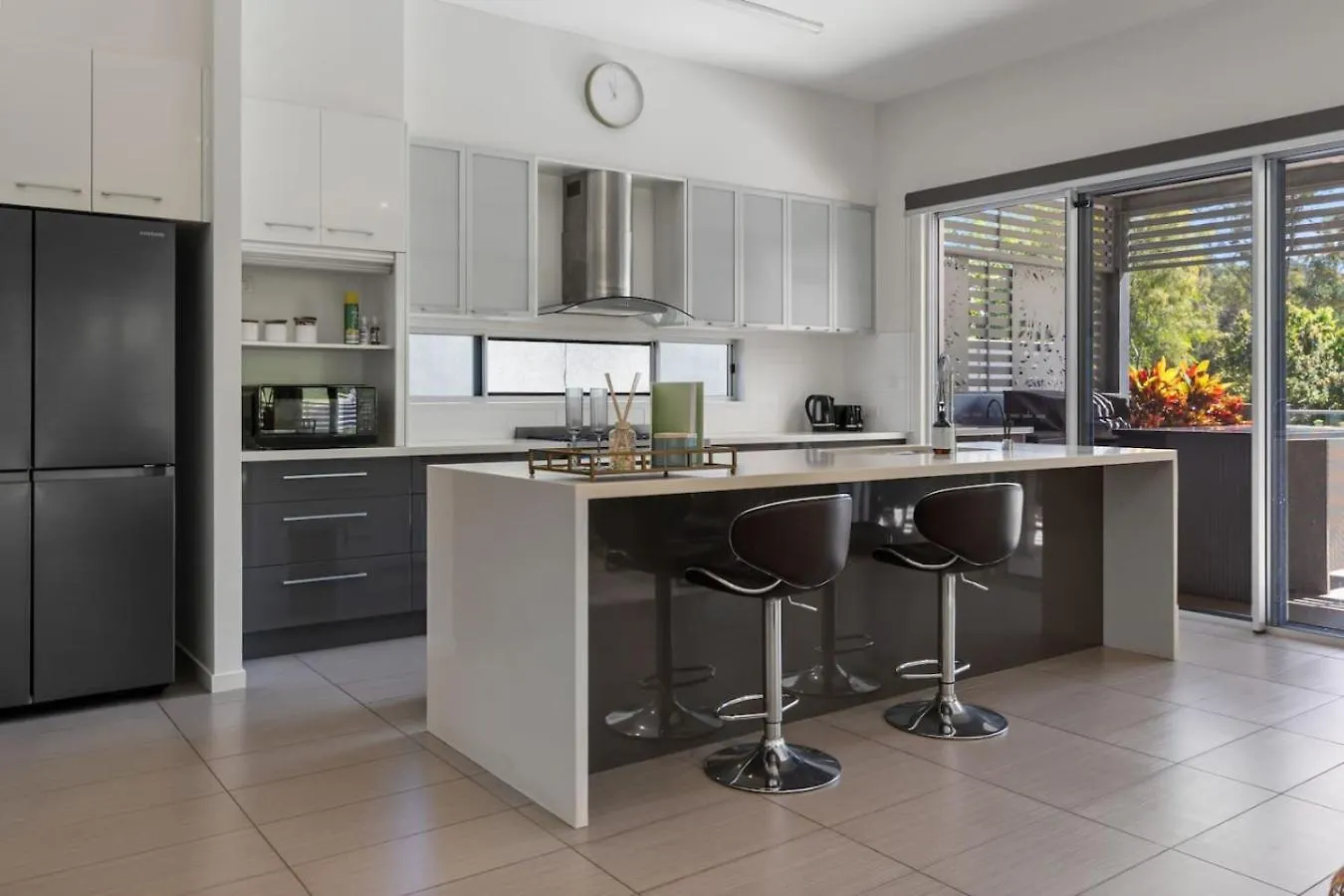 Stylish 4Br Home With Bbq And Media Room In Mt Ommaney Mount Ommaney 0*,